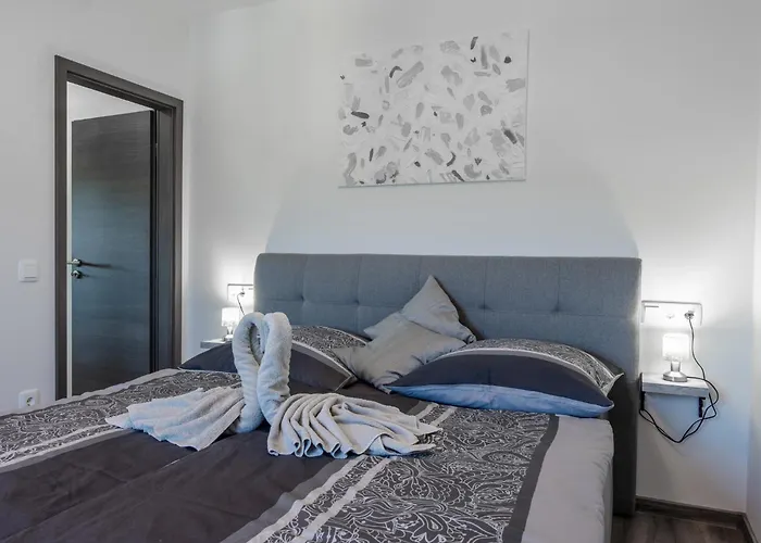 Diamond Apartment Vir