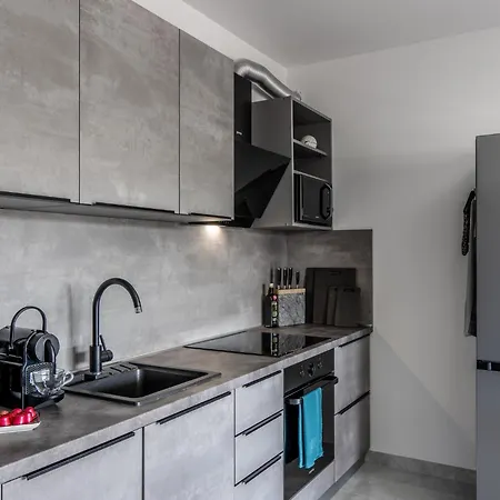 Diamond Apartment Vir