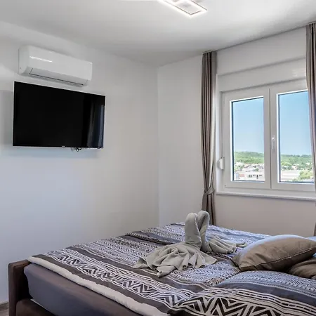 Diamond Apartment *