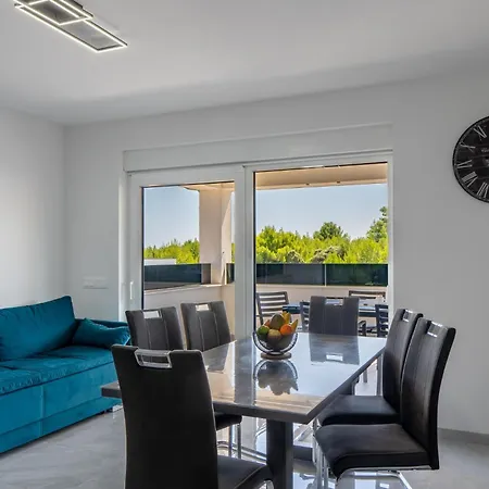 Diamond Apartment