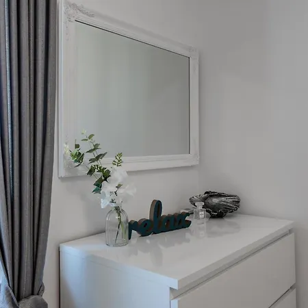 Diamond Apartment *