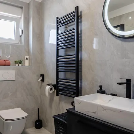 Diamond Apartment *